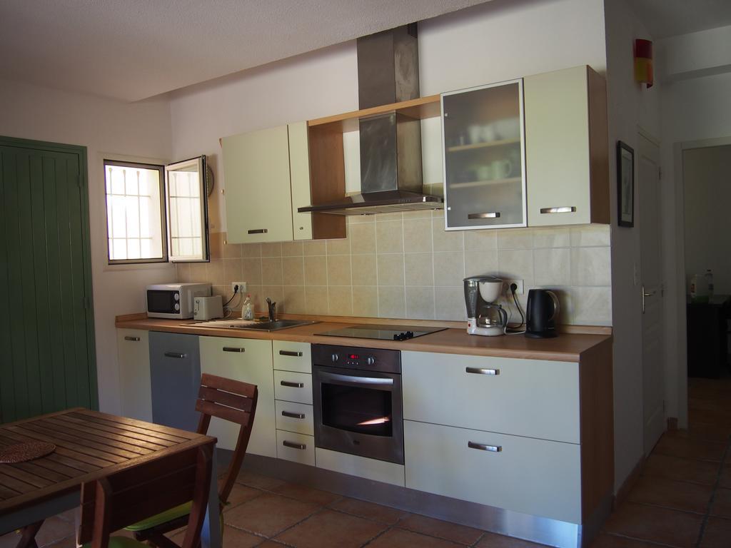 Location St Flo Apartment Сен-Флоран Екстериор снимка