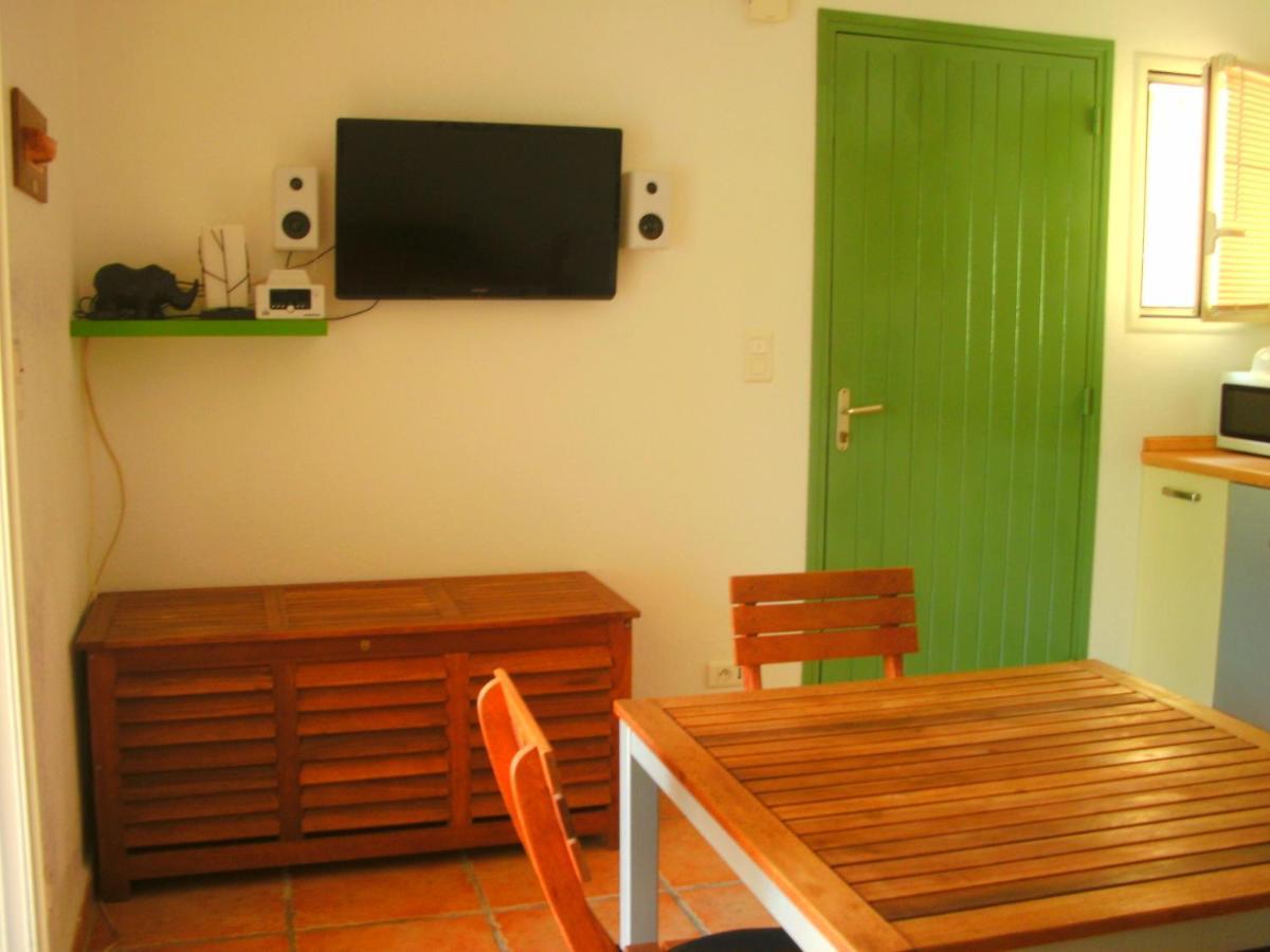 Location St Flo Apartment Сен-Флоран Екстериор снимка