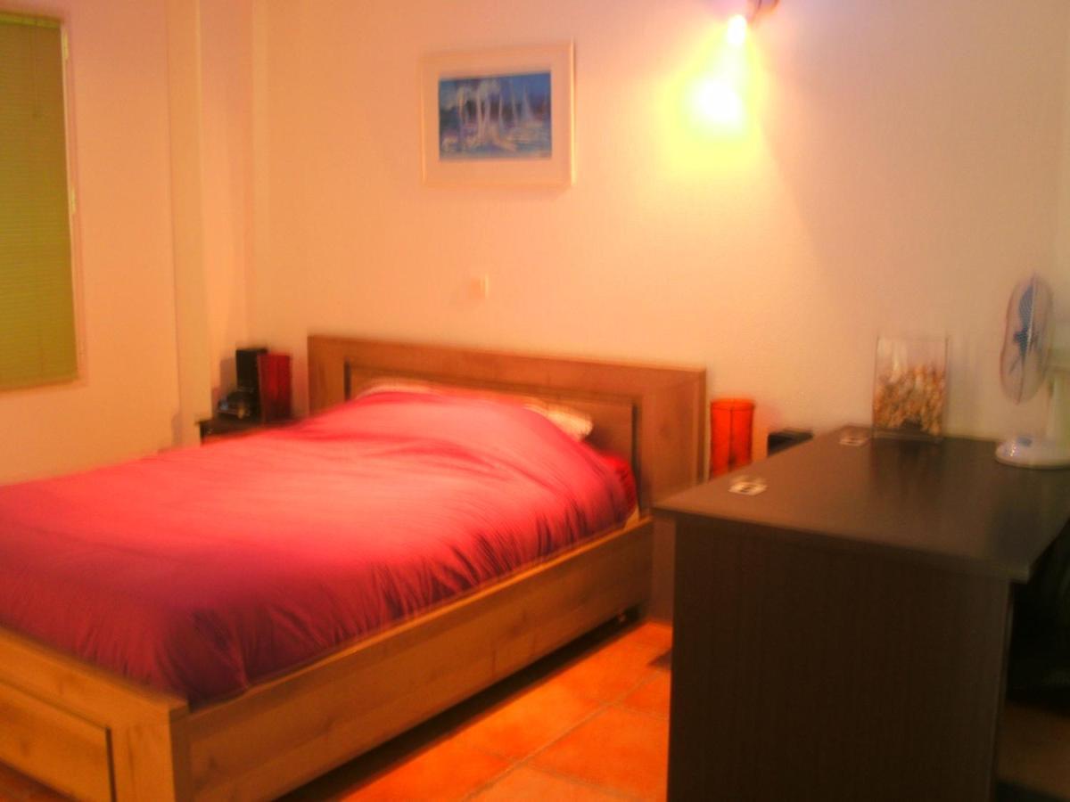 Location St Flo Apartment Сен-Флоран Екстериор снимка